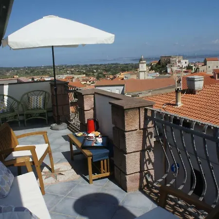 In Centro Storico Apartament SantʼAntìoco